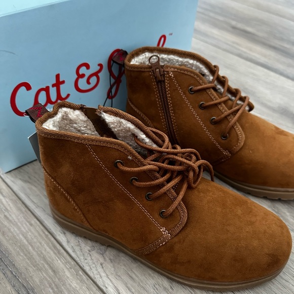 🔹NWT Cat & Jack Boy’s Suede Boot🔹 - Picture 1 of 4